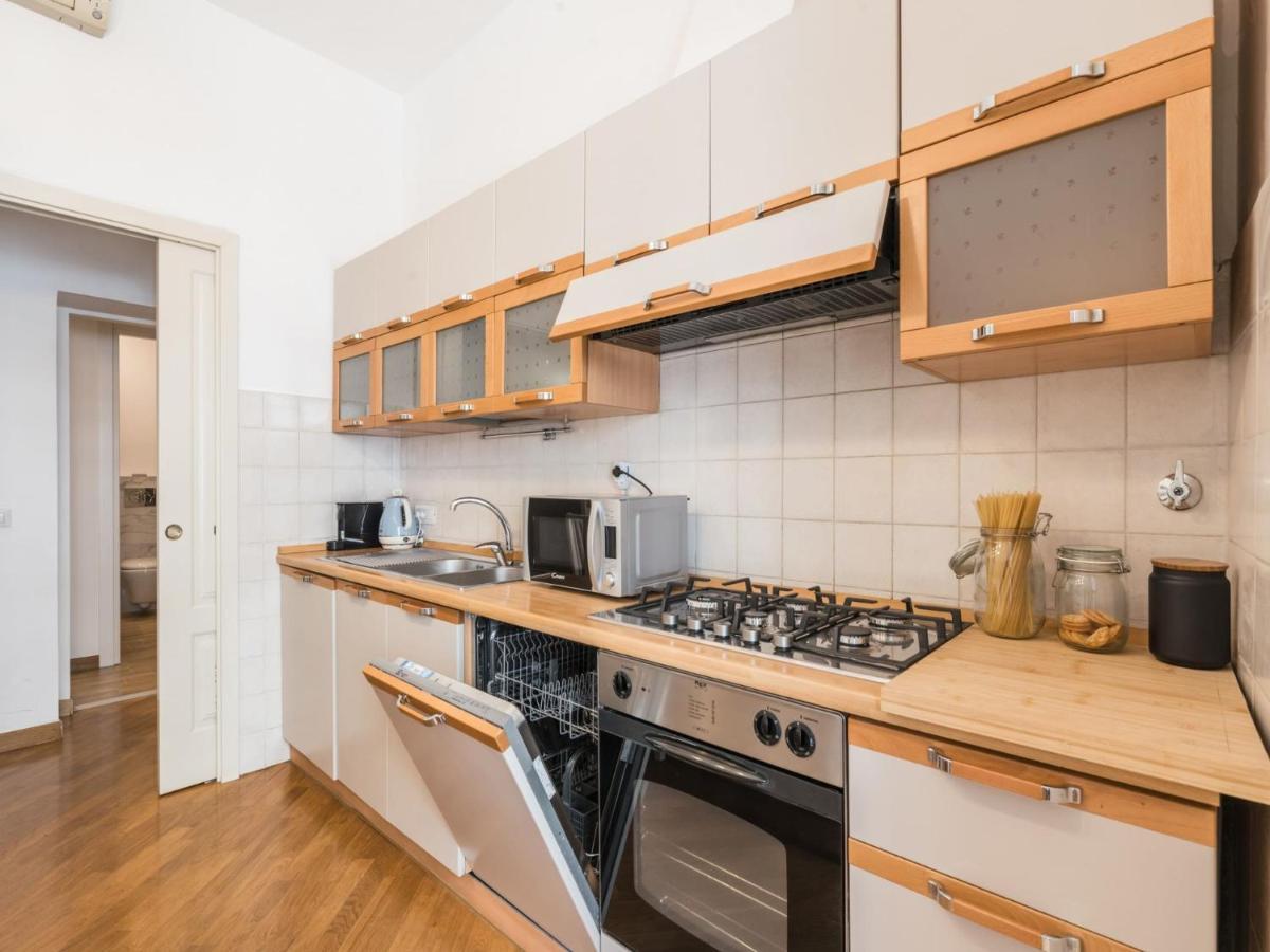 The Best Rent - Spacious Three-Bedroom Apartment Near The Colosseum Roma Esterno foto