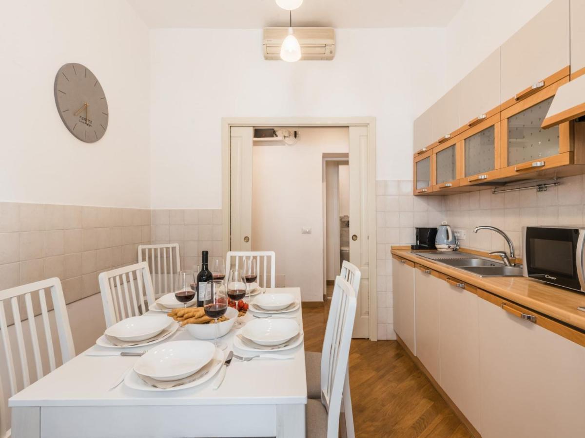 The Best Rent - Spacious Three-Bedroom Apartment Near The Colosseum Roma Esterno foto