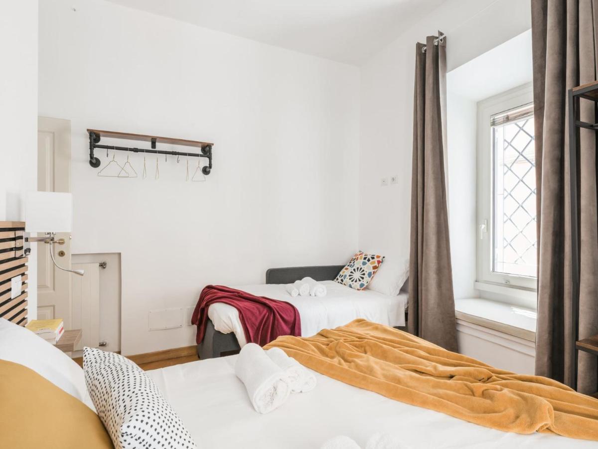 The Best Rent - Spacious Three-Bedroom Apartment Near The Colosseum Roma Esterno foto