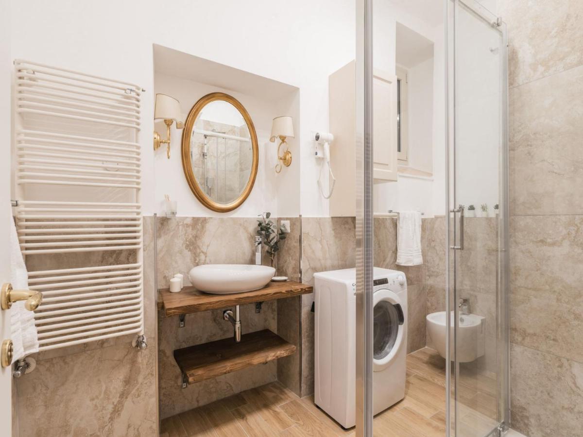 The Best Rent - Spacious Three-Bedroom Apartment Near The Colosseum Roma Esterno foto