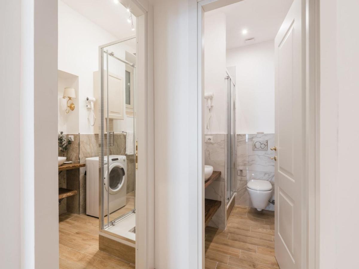 The Best Rent - Spacious Three-Bedroom Apartment Near The Colosseum Roma Esterno foto