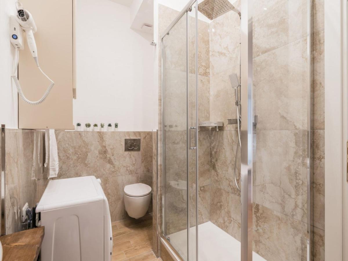 The Best Rent - Spacious Three-Bedroom Apartment Near The Colosseum Roma Esterno foto