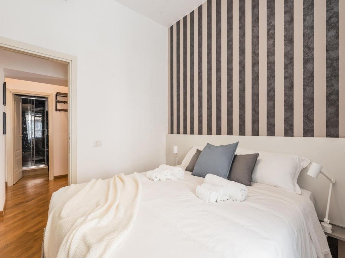 The Best Rent - Spacious Three-Bedroom Apartment Near The Colosseum Roma Esterno foto