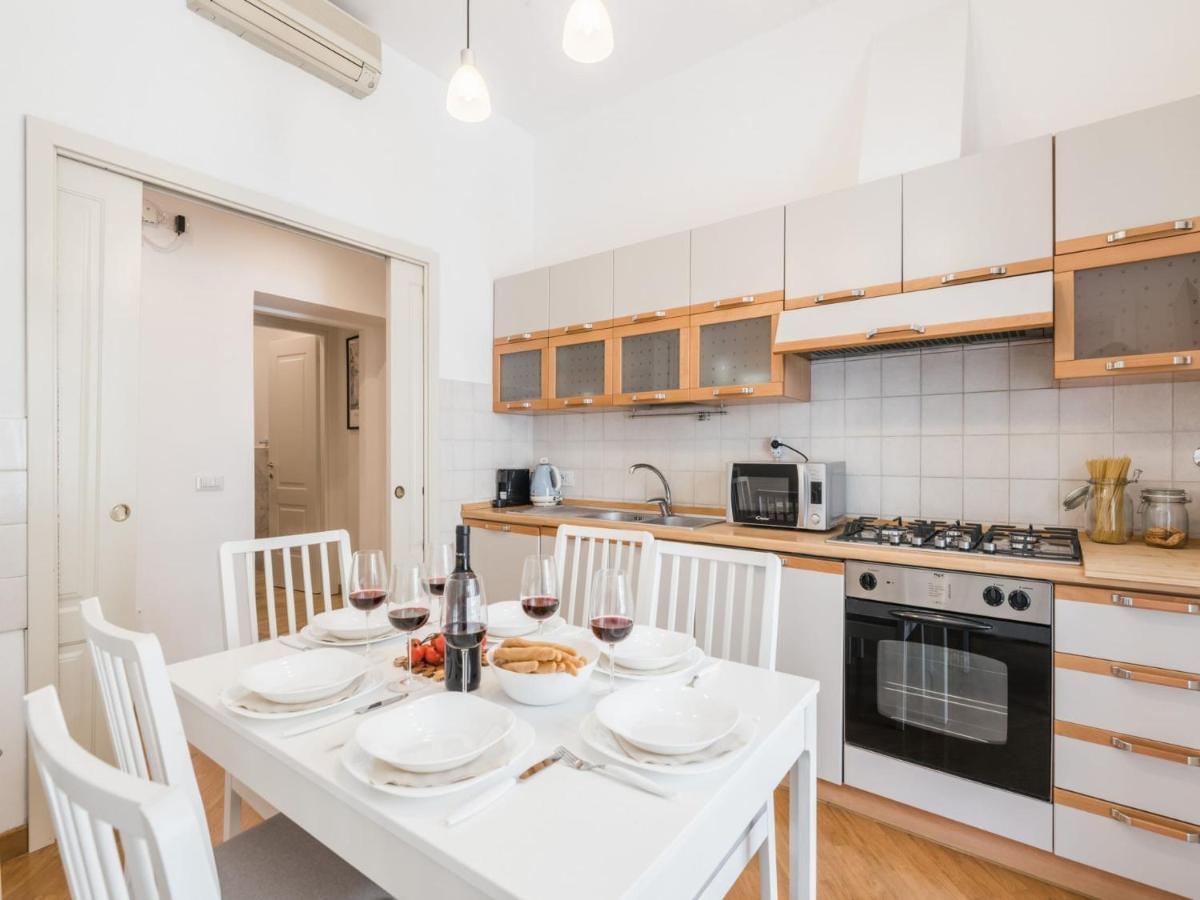 The Best Rent - Spacious Three-Bedroom Apartment Near The Colosseum Roma Esterno foto