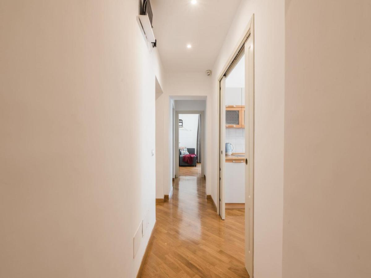 The Best Rent - Spacious Three-Bedroom Apartment Near The Colosseum Roma Esterno foto