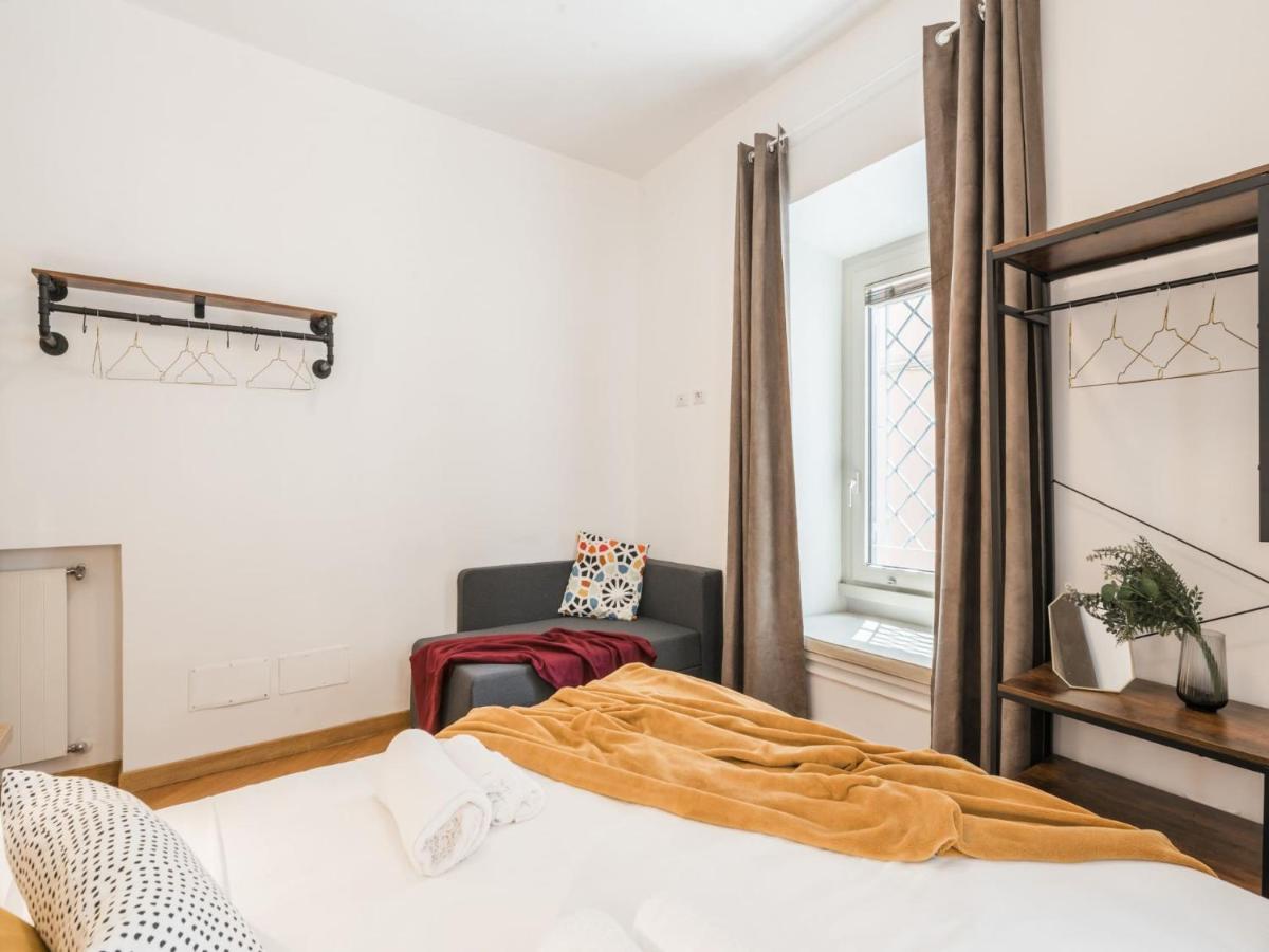 The Best Rent - Spacious Three-Bedroom Apartment Near The Colosseum Roma Esterno foto