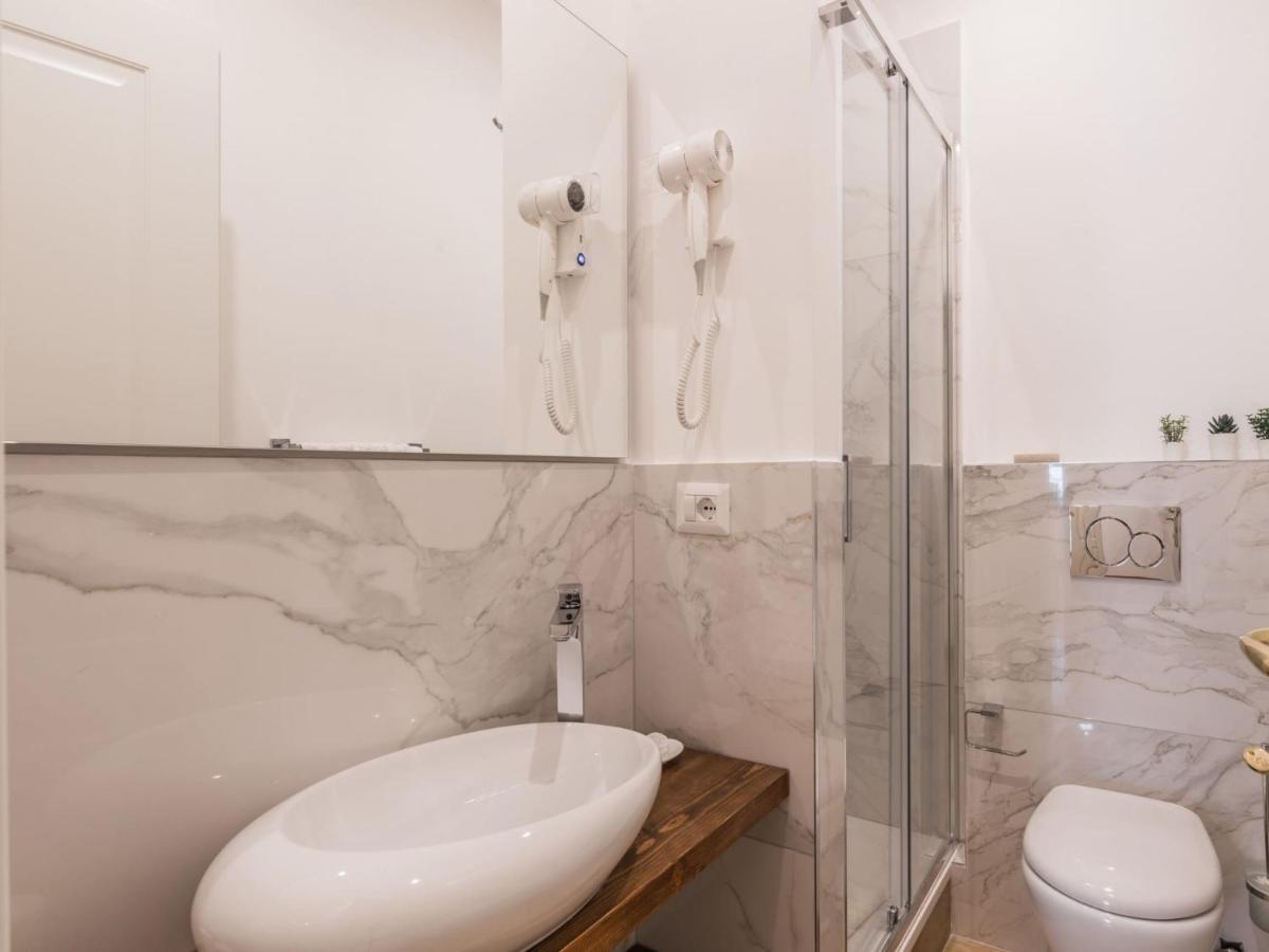The Best Rent - Spacious Three-Bedroom Apartment Near The Colosseum Roma Esterno foto