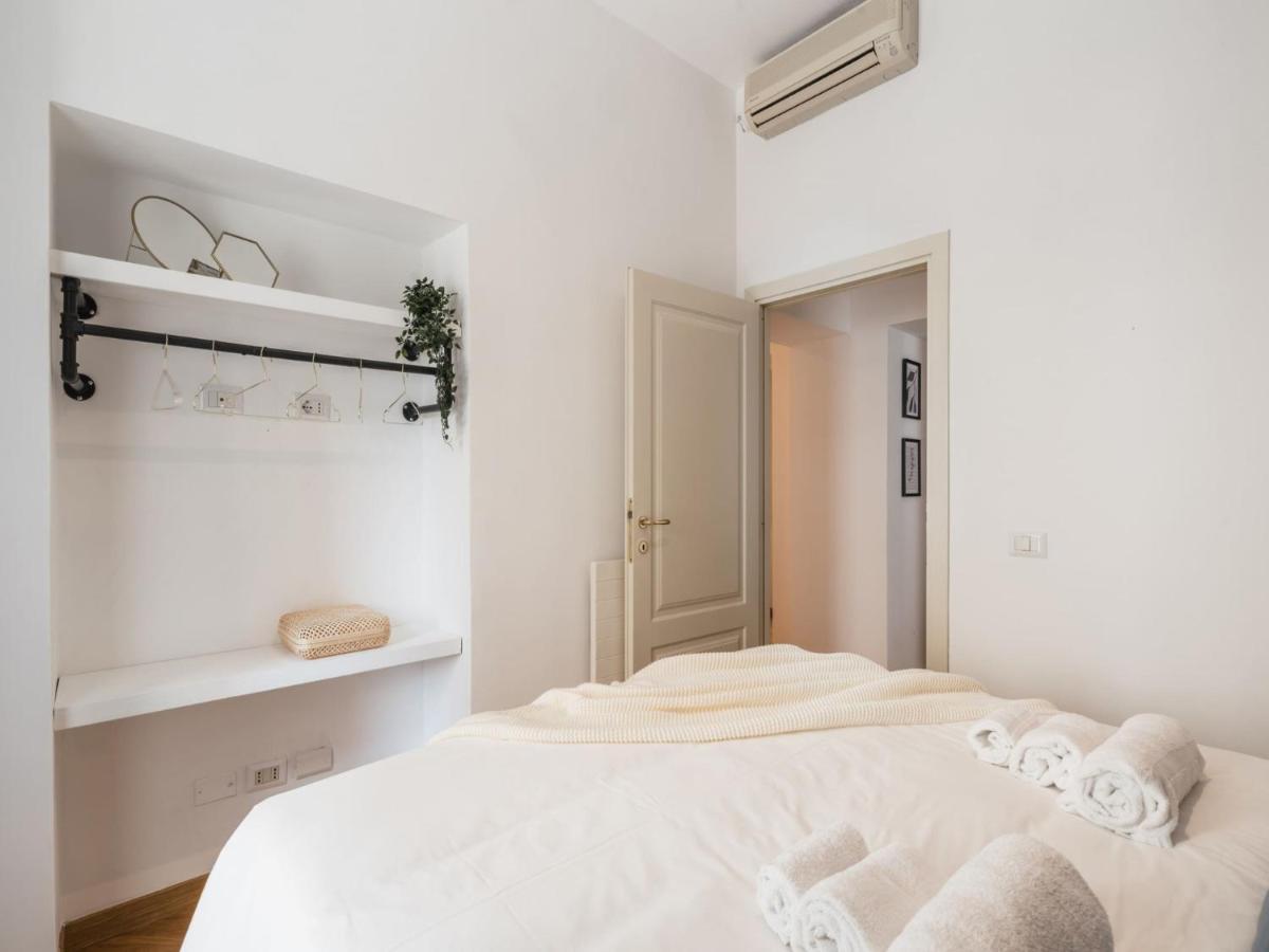 The Best Rent - Spacious Three-Bedroom Apartment Near The Colosseum Roma Esterno foto