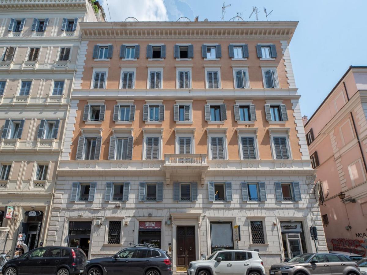 The Best Rent - Spacious Three-Bedroom Apartment Near The Colosseum Roma Esterno foto